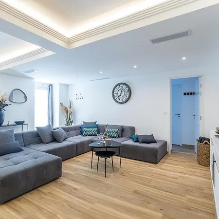 Apartment Luxury 3 Bdr Garden & Parking - Angels' Garden *