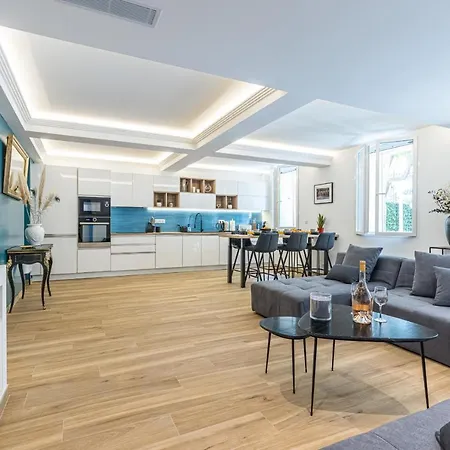 Luxury 3 Bdr Garden & Parking - Angels' Garden Apartment