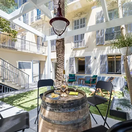 Luxury 3 Bdr Garden & Parking - Angels' Garden Apartment *