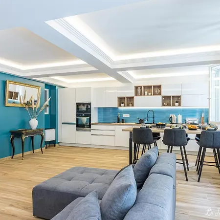 Luxury 3 Bdr Garden & Parking - Angels' Garden Appartamento