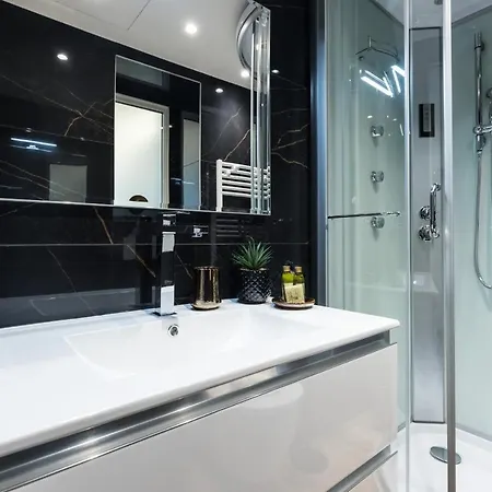 Luxury 3 Bdr Garden & Parking - Angels' Garden Appartamento *
