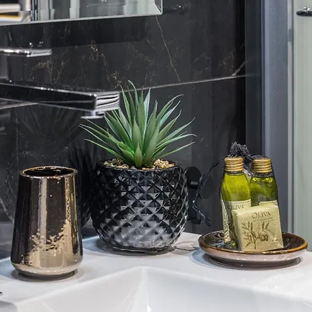 Luxury 3 Bdr Garden & Parking - Angels' Garden Appartamento
